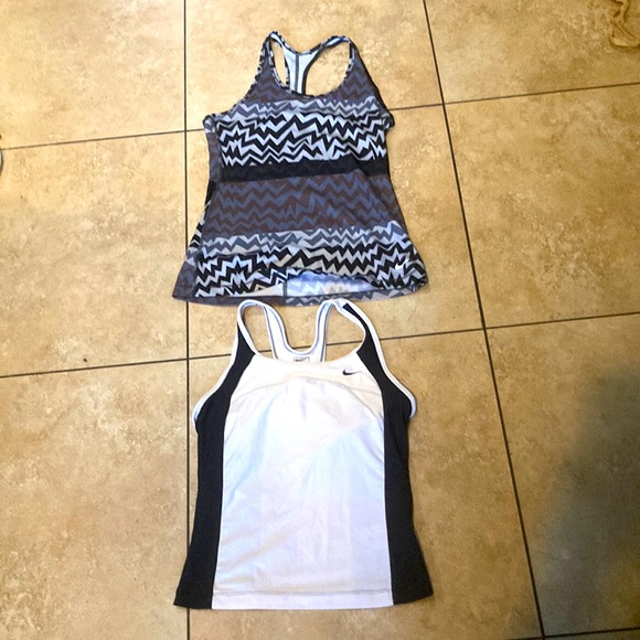 2 Nike sport top size medium - Picture 1 of 10